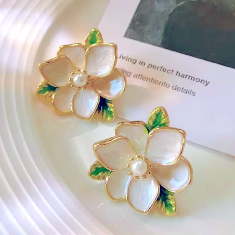 Vintage Design Sweet Flower/Alloy Pearl Enamel Camellia Stud Earrings. - Picture 6 of 14